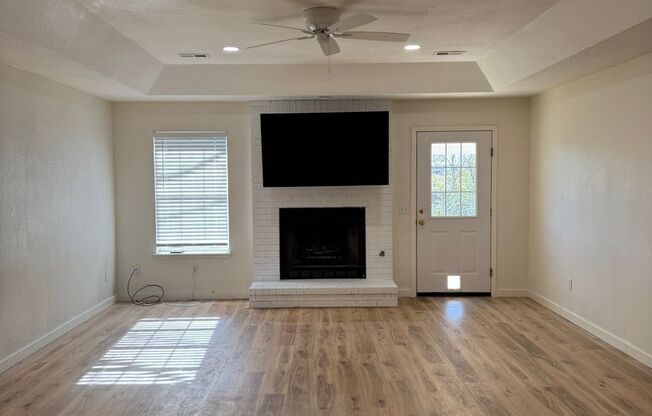 BEAUTIFUL 3 Bedroom 2 Full bath home located in Bentonville!!!!