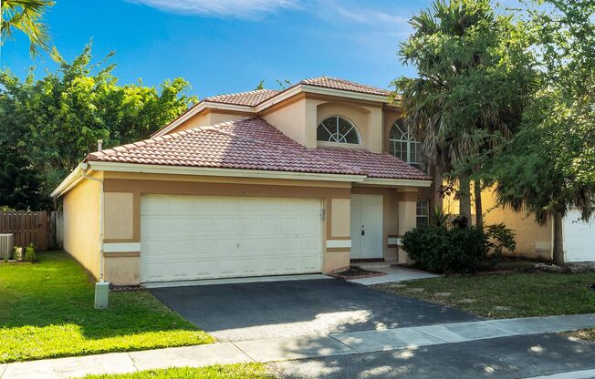 4/2.5 SINGLE FAMILY HOUSE AT THE GABLES AT BONAVENTURE