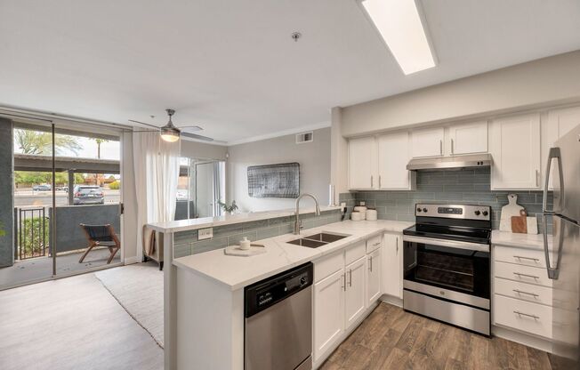 2 beds, 2 baths, 972 sqft, $1,599, Unit 324