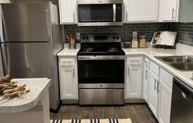 1 bed, 1 bath, 978 sqft, $1,285