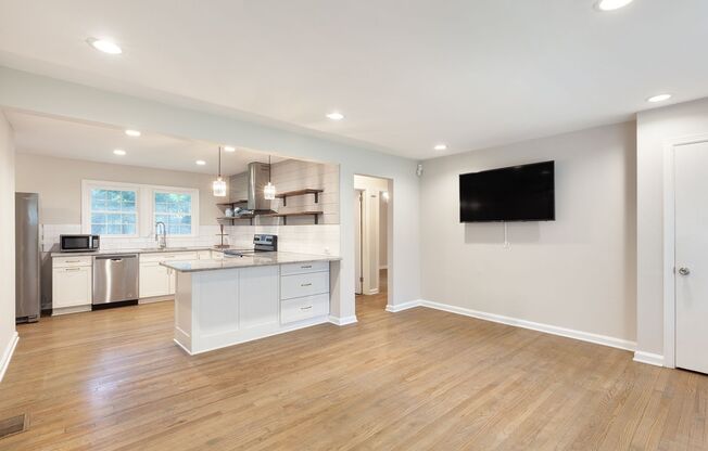 Renovated 3/2 w/ Fenced In Backyard and Courtyard!