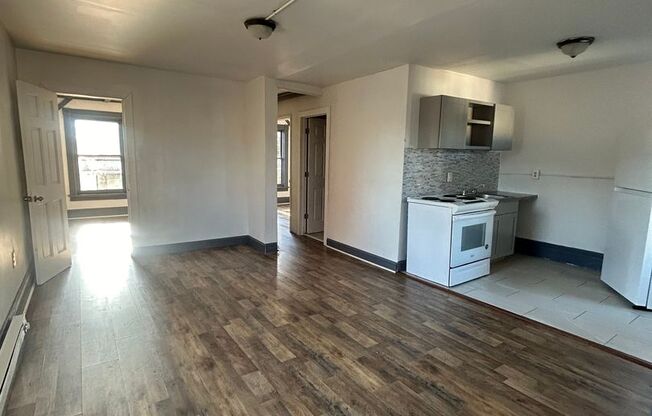 2 beds, 1 bath, 800 sqft, $1,195, Unit #3