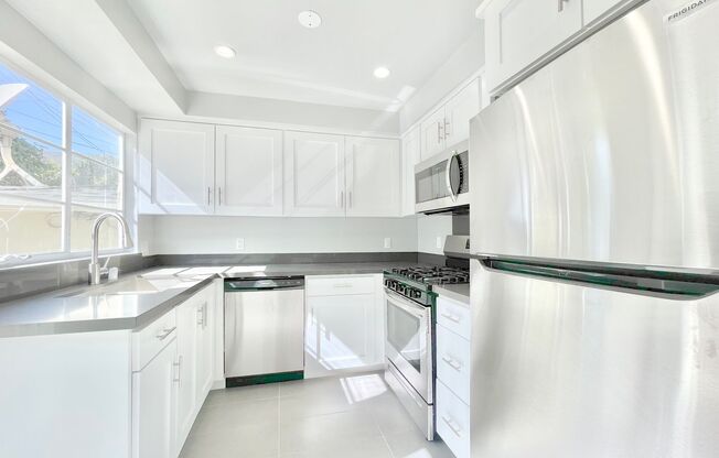 2027-2033 S. Beverly Glen Blvd