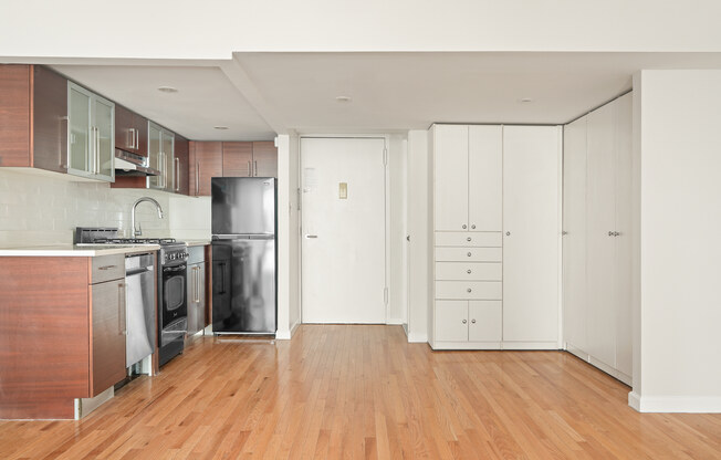 Studio, 1 bath, 571 sqft, $4,800, Unit 4E