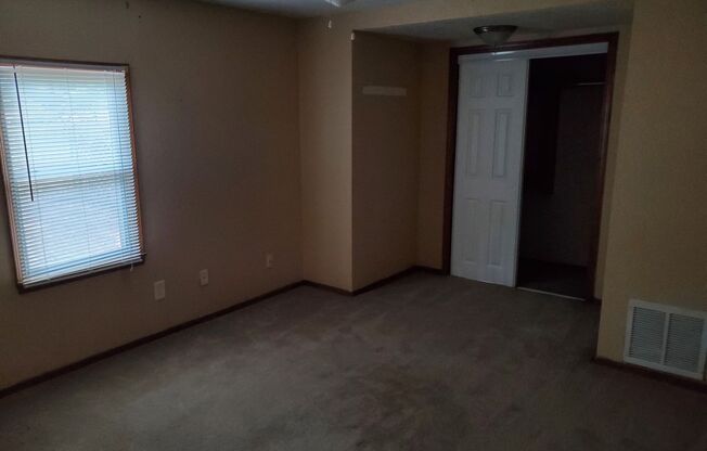 2 beds, 1 bath, $1,300