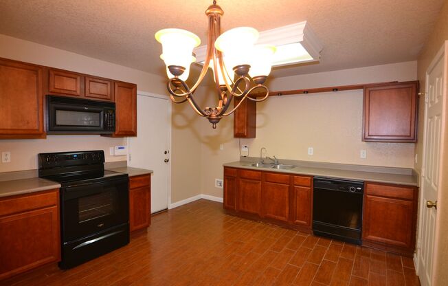 Bedroom 2 Bath Home in Desirable NW Bridgewood Subdivision
