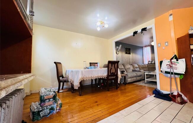 3 beds, 1 bath, $3,000, Unit 2