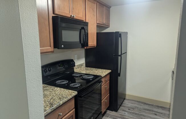 2 beds, 1 bath, 880 sqft, $1,750, Unit E101