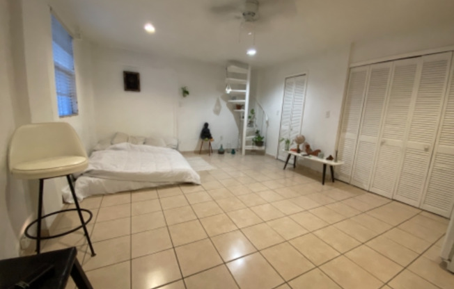1664 SW 9 ST