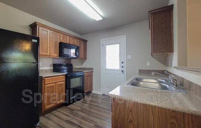 3 beds, 2 baths, 1,316 sqft, $1,425