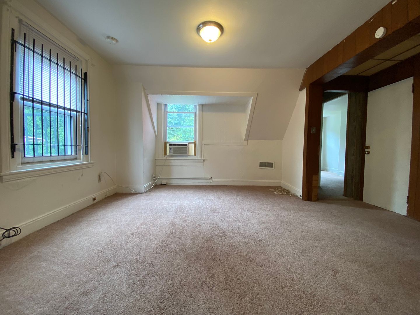Stunning Two Bedroom in Oakland! One Off-Street Parking Included! Call Today!