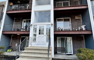 7 WOODCREST CT