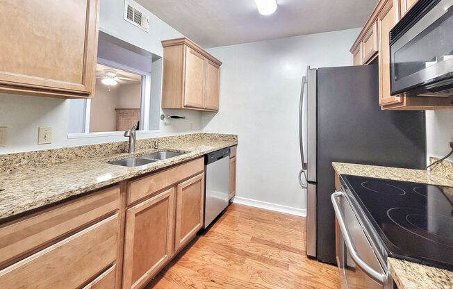 2 beds, 2 baths, $1,600, Unit Unit #802