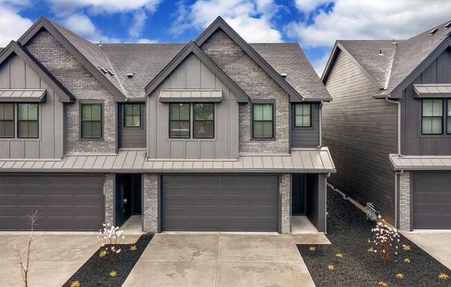 End Unit Luxury Townhome for Lease at the Courtyards at Hidden Crest - 7001 NE 132nd Way