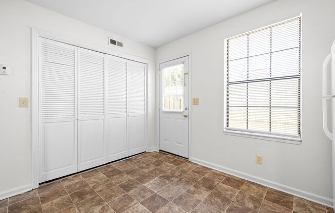 W Knollwood Cir - 1500