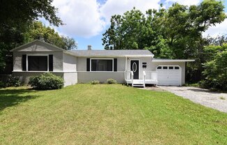 Lake Como/Lake Underhill area 2br 1ba plus BONUS ROOM, with FENCED YARD and 1 car garage!