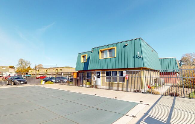 2 beds, 1 bath, 775 sqft, $1,304