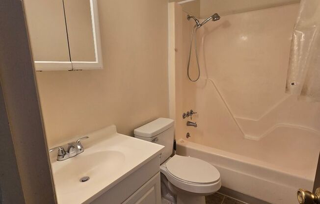 1 bed, 1 bath, 400 sqft, $975, Unit 081