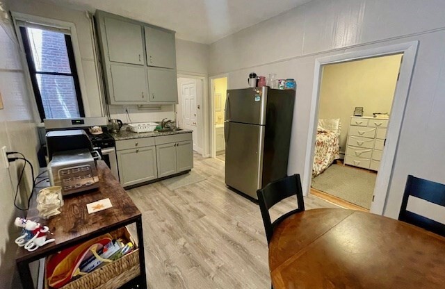 2 beds, 1 bath, 680 sqft, $2,700, Unit 2