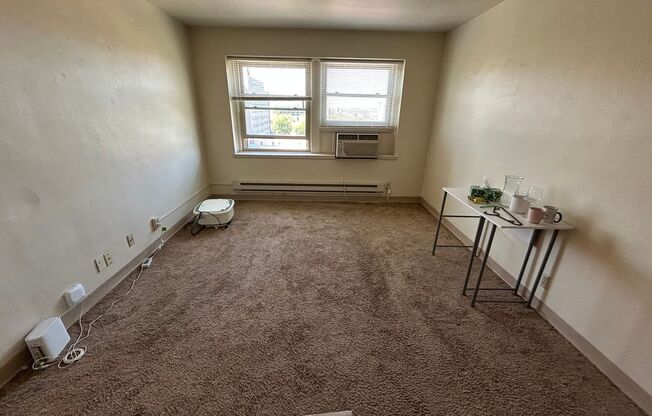1 bed, 1 bath, $895, Unit 810