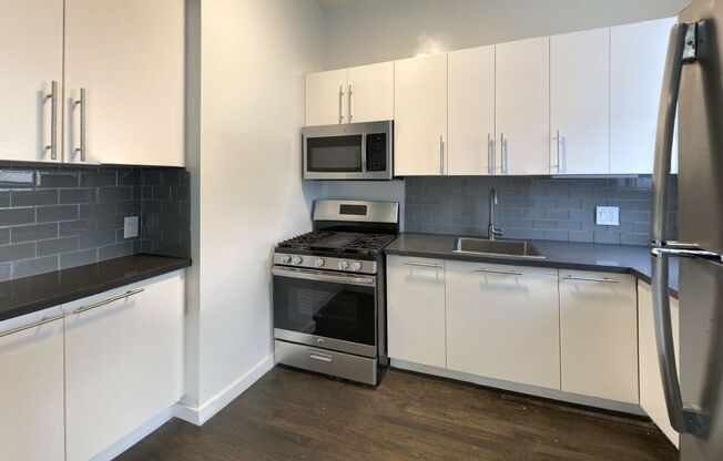 Sunset Apts...Gorgeous Newly Remodeled Apartments..CALL NOW!