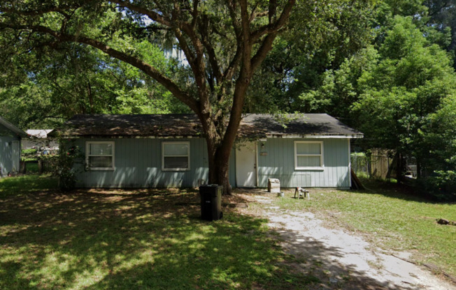 Cute 3/1 with Fenced Yard!