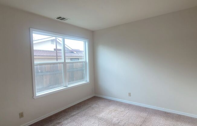 2 beds, 1 bath, $1,050