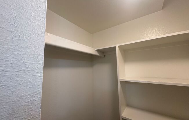 Studio, 1 bath, 370 sqft, $1,299, Unit 20
