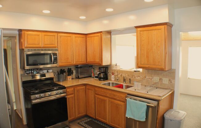 2 beds, 2 baths, $2,450