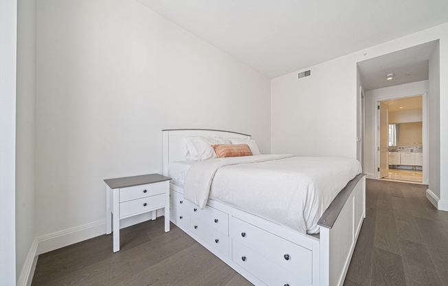 3 beds, 3 baths, 1,989 sqft, $16,800, Unit 5112