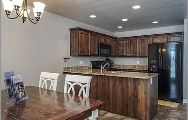 Beautiful 3 bedroom, 2.5 bathroom townhome in Syracuse!
