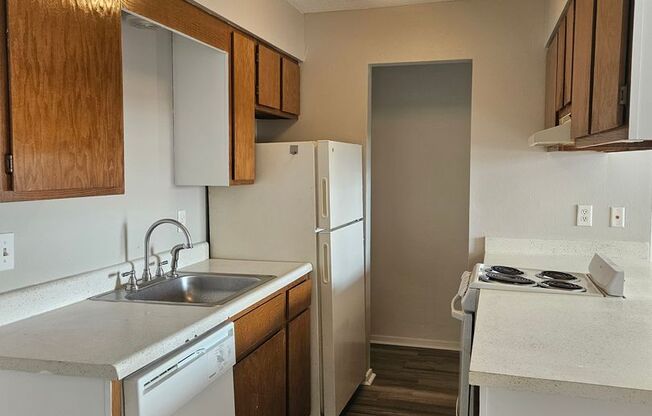 2 beds, 1 bath, 700 sqft, $795, Unit 31204