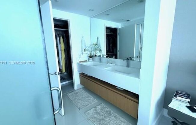 3 beds, 2 baths, 1,395 sqft, $7,250, Unit 460 NE 28th St # 2908