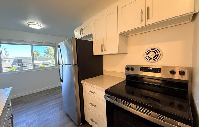 2 beds, 1 bath, 775 sqft, $2,045, Unit 205