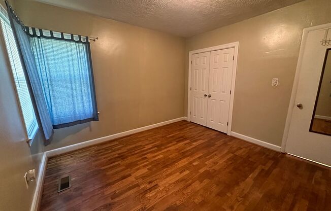 3 beds, 1 bath, $1,150