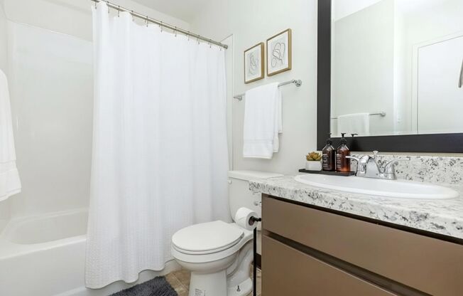1 bed, 1 bath, 651 sqft, $1,300