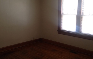 3 beds, 1 bath, $1,000