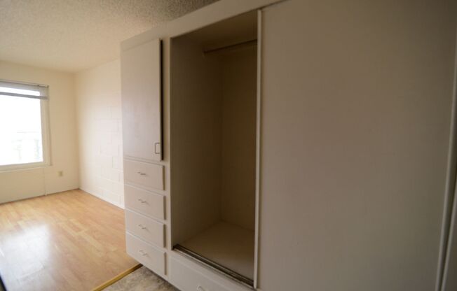 Studio, 1 bath, 250 sqft, $1,050, Unit 206