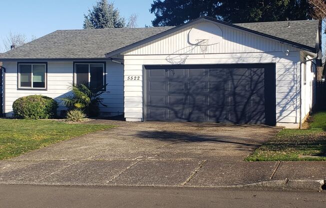 Wonderful South Salem Home in great neighborhood.
