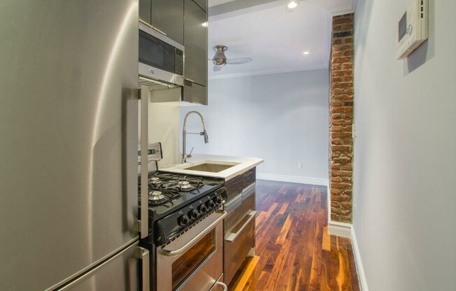 1590 Lexington Ave