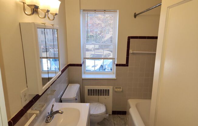 2 beds, 1 bath, 897 sqft, $2,195, Unit A-19
