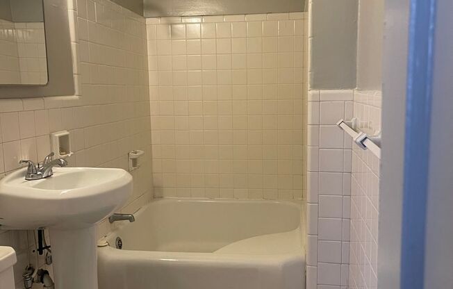 1 bed, 1 bath, 365 sqft, $950, Unit 02A