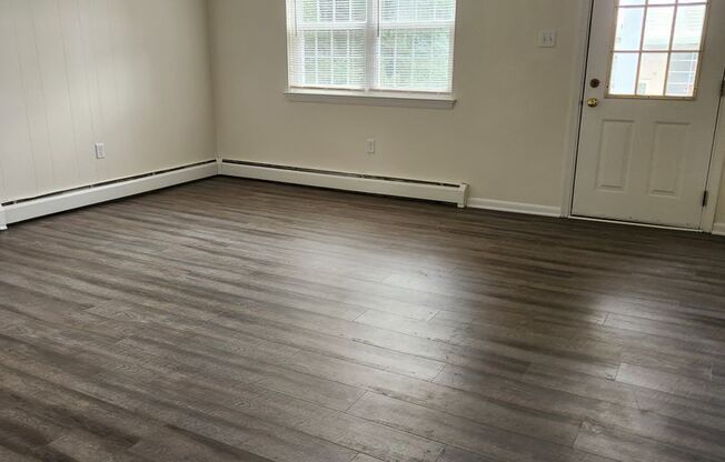 2 beds, 1 bath, 859 sqft, $1,450, Unit GL07004