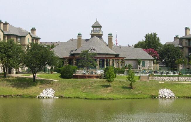 WELCOME TO THE VILLAS AT BEAVER CREEK IN IRVING, TEXAS