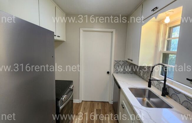 $1,250 - 3 bed 1 bath - Newly Renovated Single Family Home