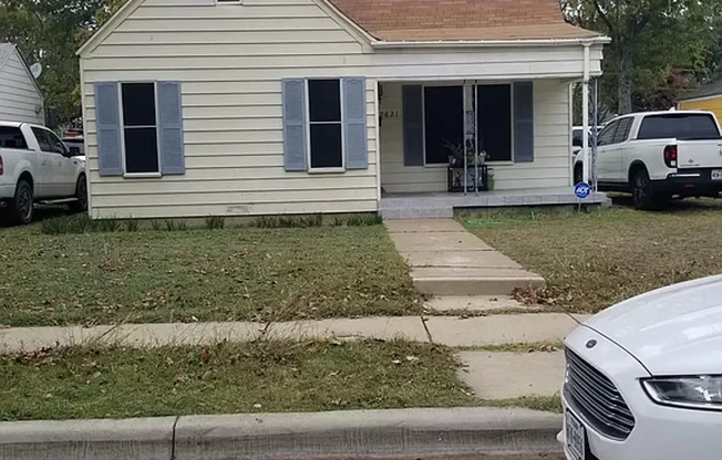 Charming 2-Bedroom Home in Prime Fort Worth Location!