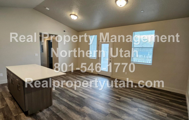 2 Bedroom 2 Bath Top Level Apartment Available!