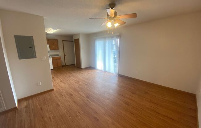 2 beds, 2 baths, 850 sqft, $985, Unit 204