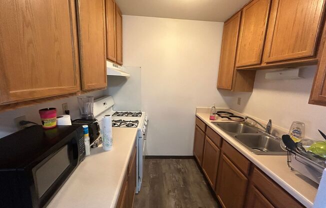 1 bed, 1 bath, $895, Unit 30