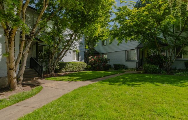 2 beds, 1 bath, 910 sqft, $1,900, Unit 18